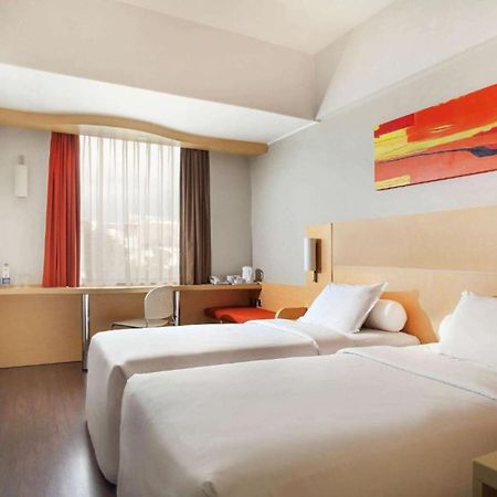 Horison Arcadia Wahid Hasyim Hotel Jakarta Exterior photo