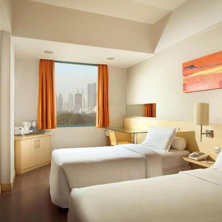 Horison Arcadia Wahid Hasyim Hotel Jakarta Exterior photo