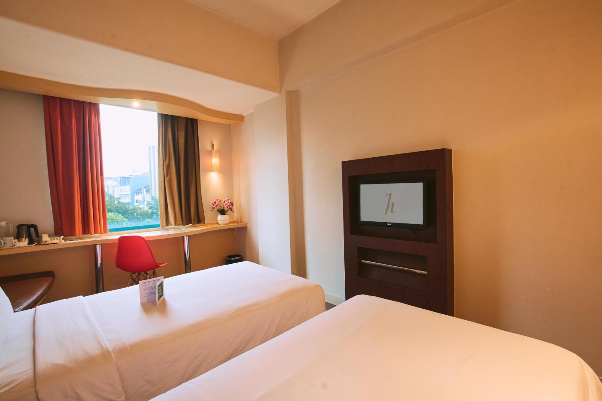 Horison Arcadia Wahid Hasyim Hotel Jakarta Exterior photo